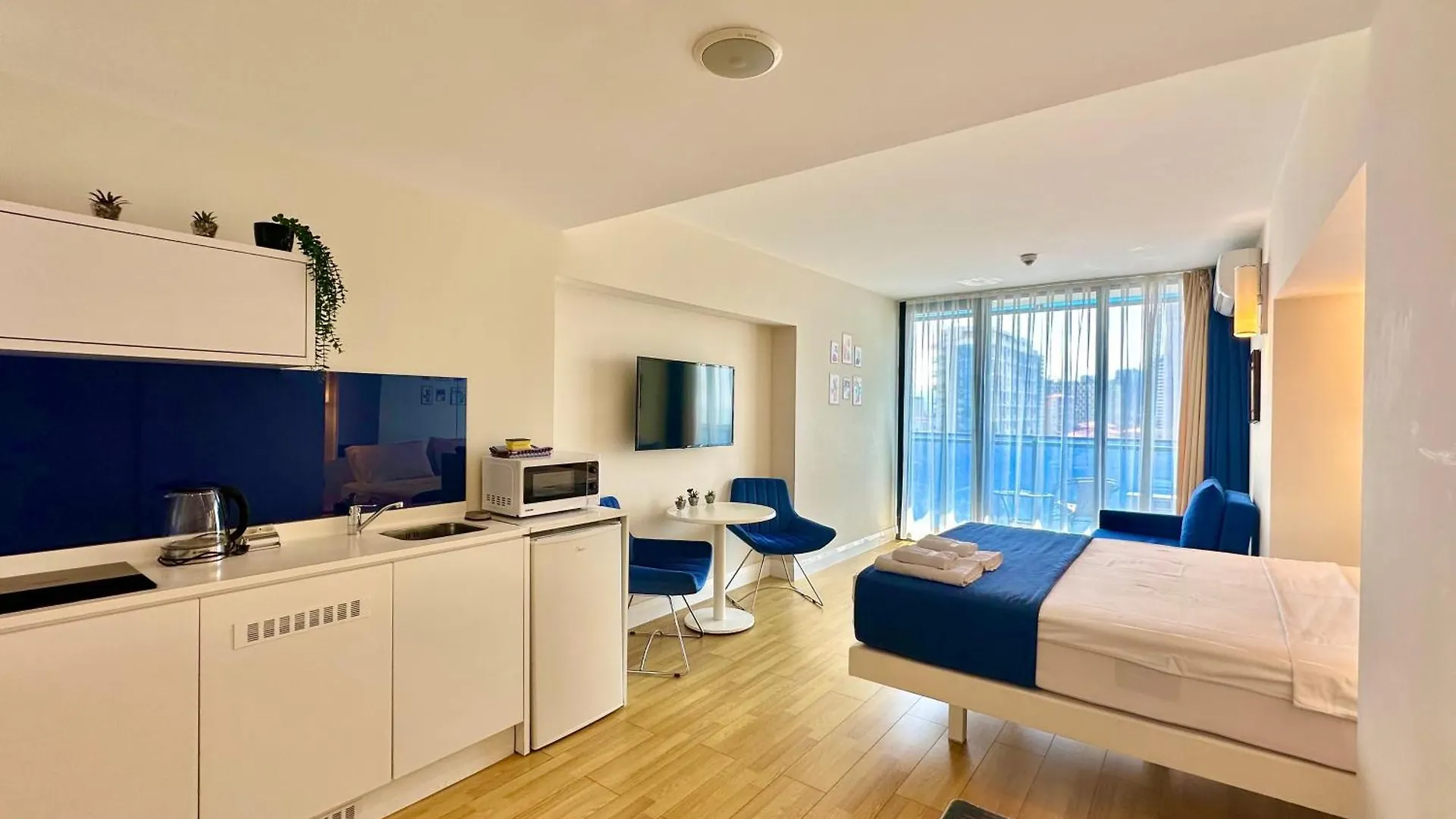 Apartments On The First Line Batumi