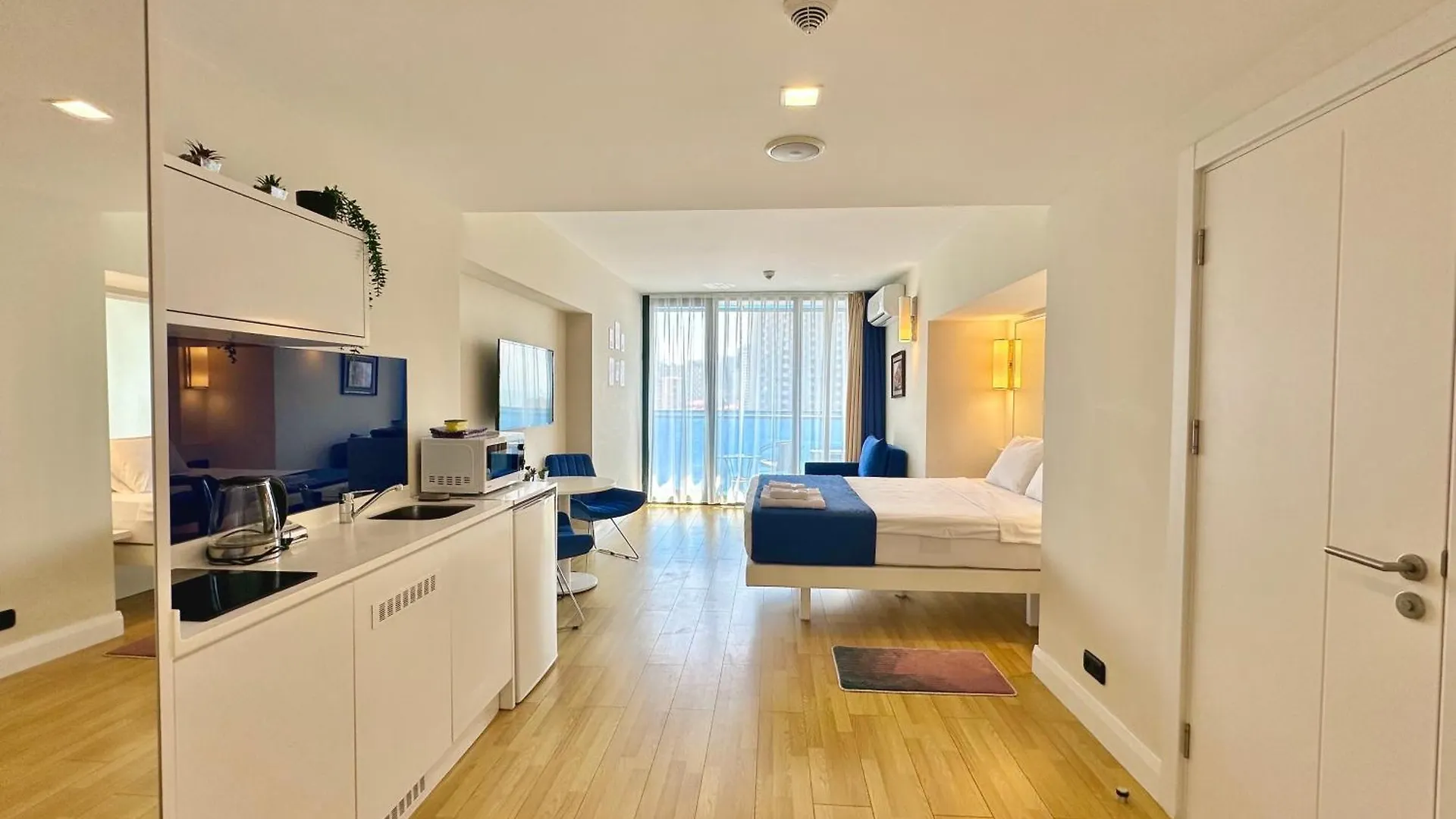 Apartments On The First Line Batumi